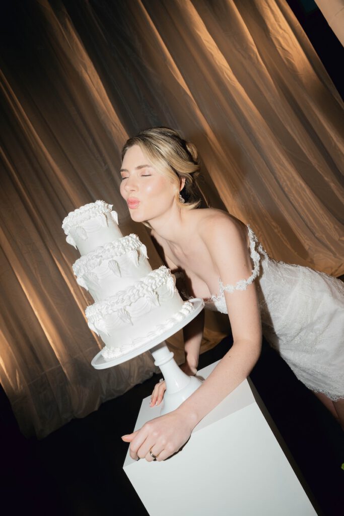 Modernes Brautkleid in der Bridal Boutique Heidelberg