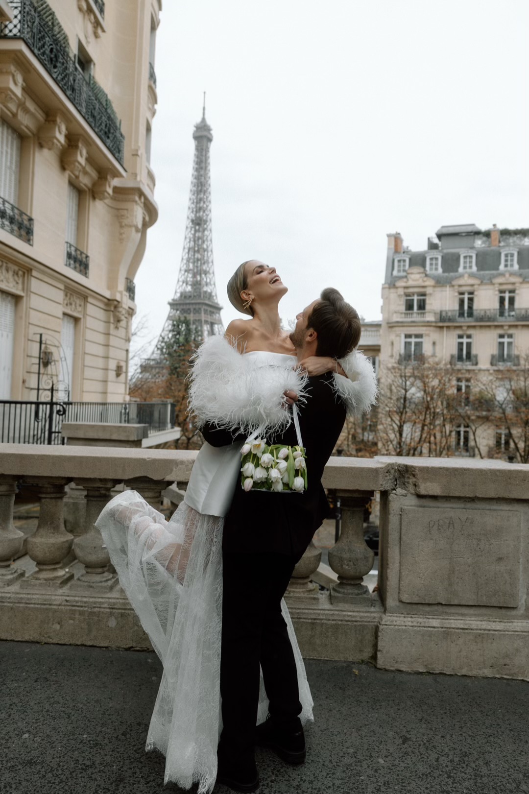 Modernes Brautkleid in der Bridal Boutique Heidelberg