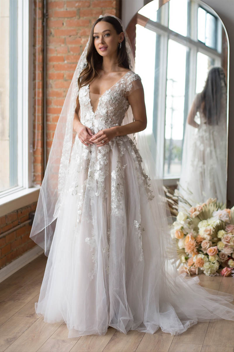 Klassisch-Romantische Brautkleider von Wtoo